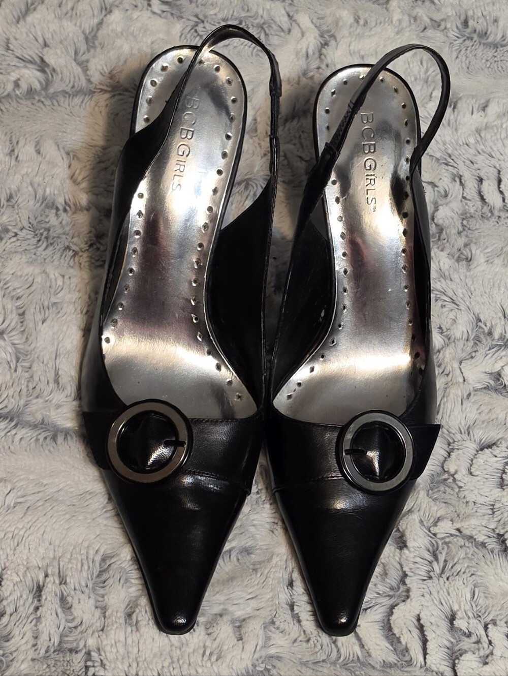 Y2K BCBGirls Black pointed toe slingback heels with silver accent buckle.SIZE8.5